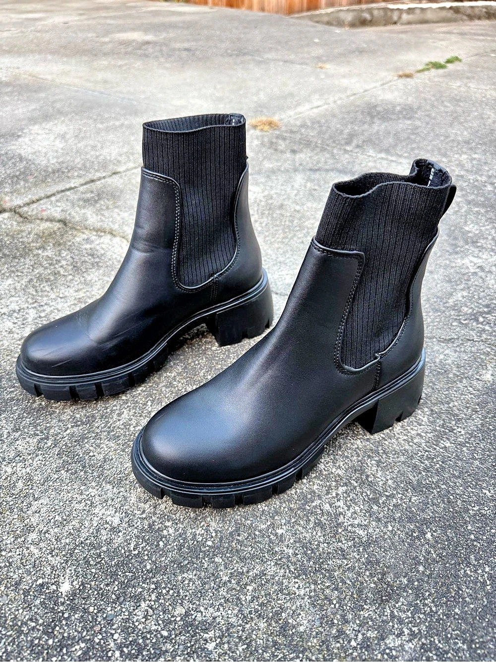Steve Madden Black Lug Sole Ankle Boots - Like New